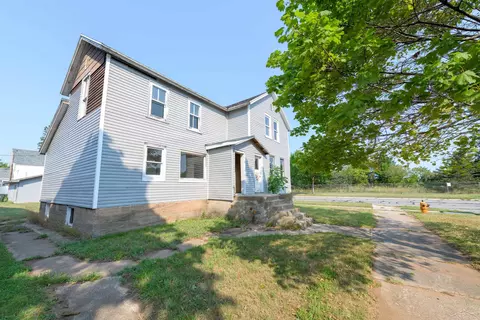 331 N 12 Th, Escanaba, MI 49829 photo 2