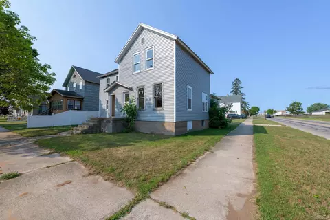 331 N 12 Th, Escanaba, MI 49829 photo 3