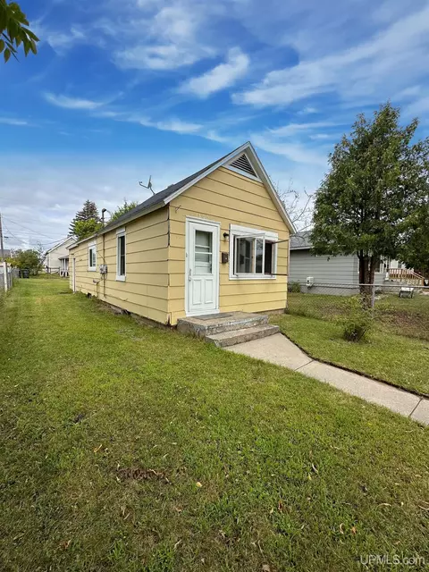 305 N 20th, Escanaba, MI 49829
