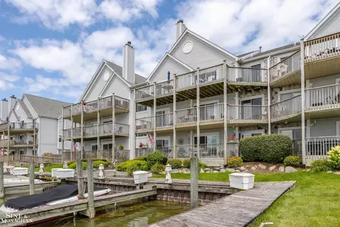 37530 Jefferson # 103, Harrison Township, MI 48045