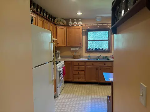 Entry Way - 998 Dutcher, Gladwin, MI 48624 photo 1 of 2