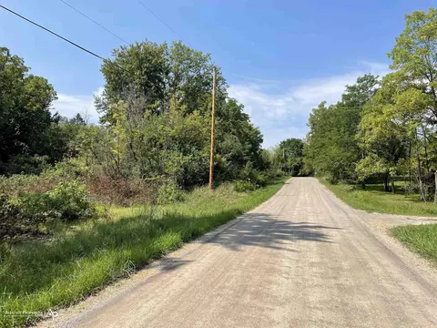 9353 Ruby, Holly, MI 48442 photo 5