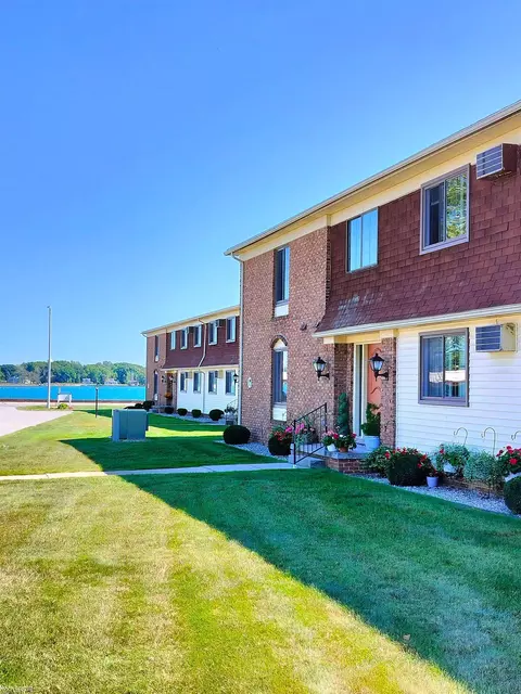 1900 River #G6, Marysville, MI 48040