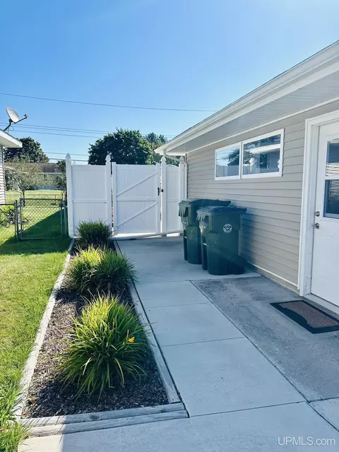 519 S 29th, Escanaba, MI 49829 photo 30
