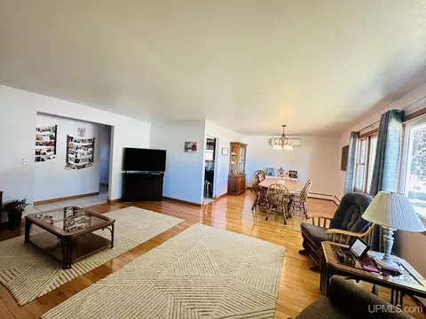 519 S 29th, Escanaba, MI 49829 photo 7