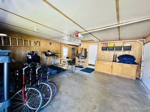 519 S 29th, Escanaba, MI 49829 photo 38
