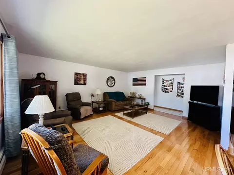 519 S 29th, Escanaba, MI 49829 photo 6