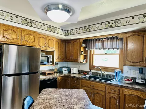 519 S 29th, Escanaba, MI 49829 photo 2