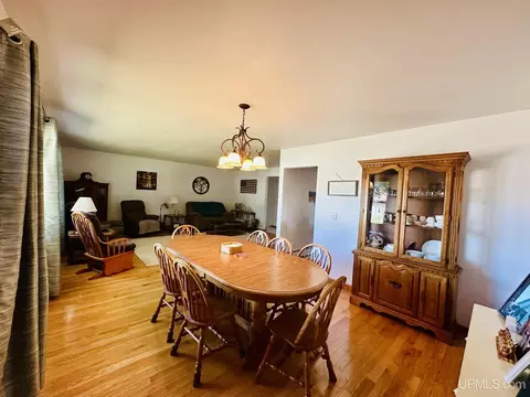 519 S 29th, Escanaba, MI 49829 photo 8