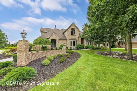 6 Hearthstone, Saginaw, MI 48609