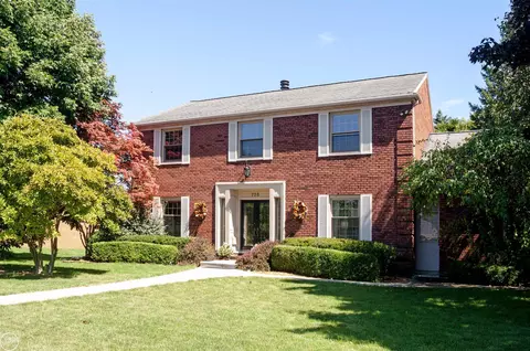 738 Ballantyne, Grosse Pointe Shores, MI 48236