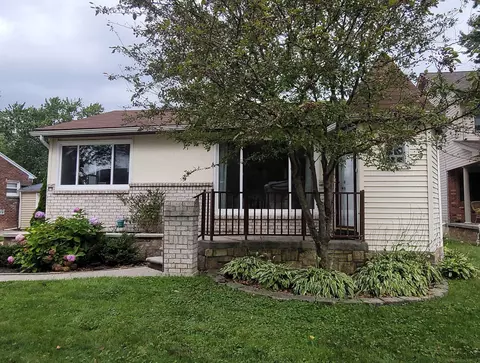 21827 Pleasant, Saint Clair Shores, MI 48080