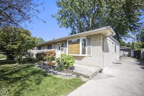 13051 Plumbrook, Sterling Heights, MI 48312
