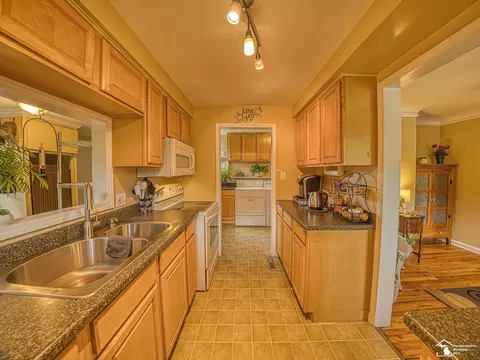 29706 Walnut, Flat Rock, MI 48134 photo 7