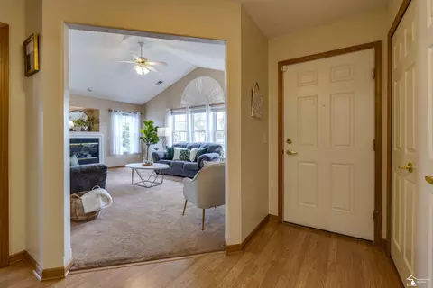 Entry Way - 2438 Sutton, Temperance, MI 48182 photo 2 of 4