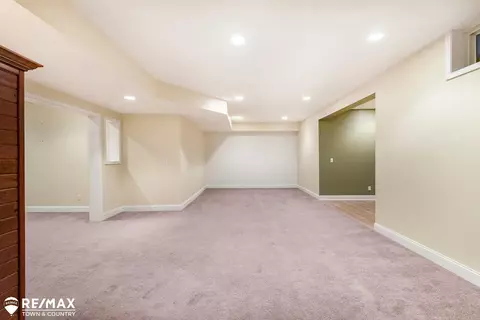 Living - 7495 Falling Leaf, Flushing, MI 48433 photo 8 of 9
