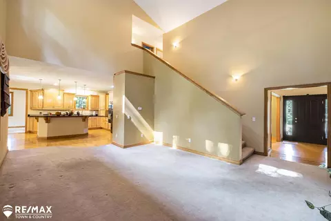 Living - 7495 Falling Leaf, Flushing, MI 48433 photo 2 of 9