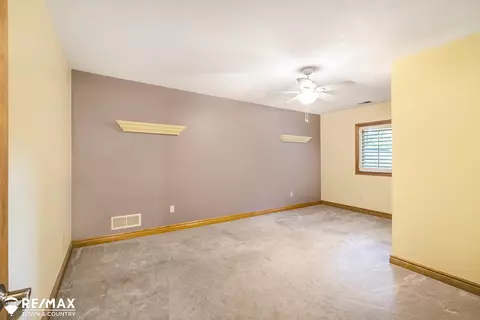 Bedroom - 7495 Falling Leaf, Flushing, MI 48433 photo 4 of 7