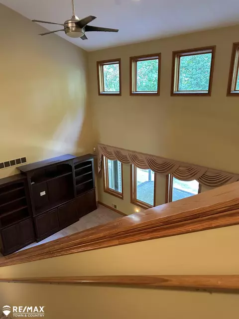 Living - 7495 Falling Leaf, Flushing, MI 48433 photo 5 of 9