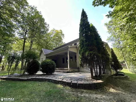 Exterior - 7495 Falling Leaf, Flushing, MI 48433 photo 8 of 13