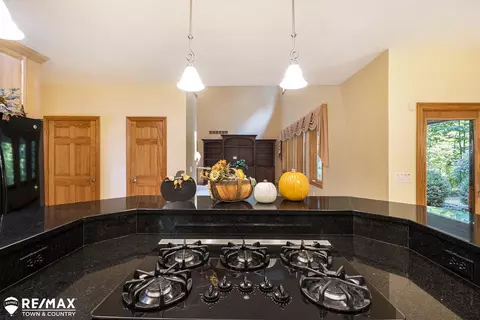 Kitchen - 7495 Falling Leaf, Flushing, MI 48433 photo 5 of 6