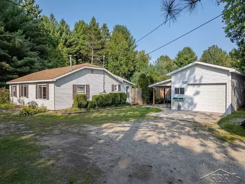 952 N Coleman, Shepherd, MI 48883