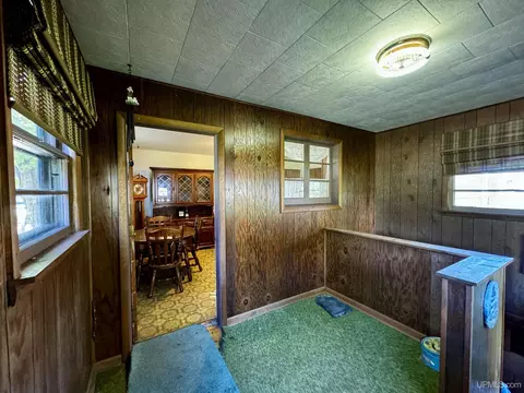 Entry Way - 116 Ford, L'anse, MI 49946 photo 2 of 3