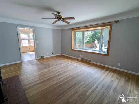 Living - 806 Wolverine, Monroe, MI 48161 photo 1 of 3