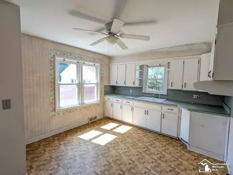 Kitchen - 806 Wolverine, Monroe, MI 48161 photo 1 of 1