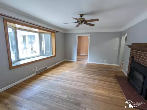 Living - 806 Wolverine, Monroe, MI 48161 photo 3 of 3