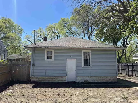 2010 Clement, Flint, MI 48504 photo 4