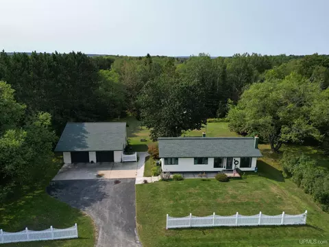n6317 Connors Road, Munising, MI 49862