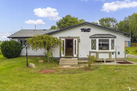 8526 Railroad, Ottawa Lake, MI 49267