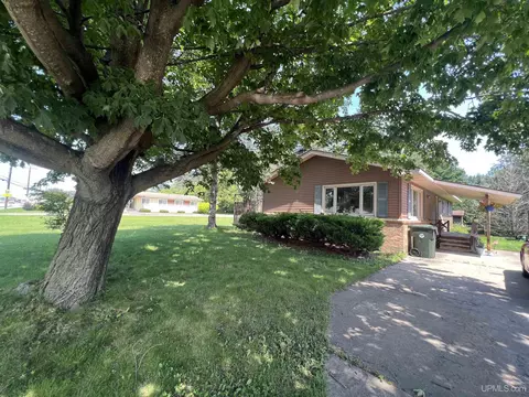 1105 S Lincoln, Escanaba, MI 49829