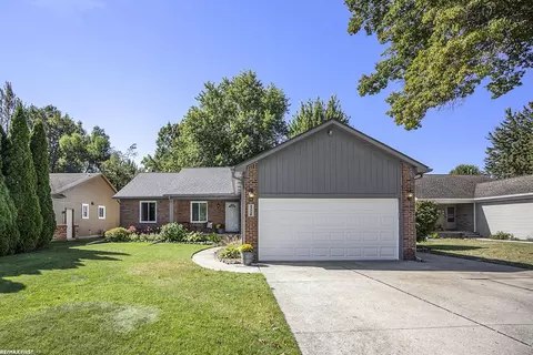 23558 Deanhurst, Clinton Township, MI 48035