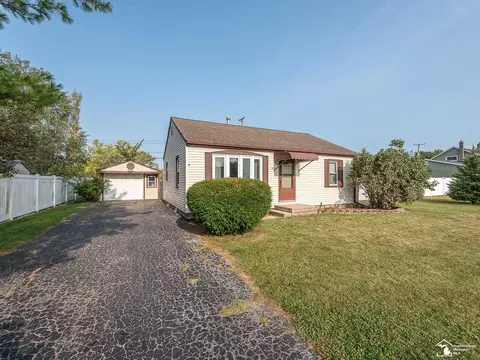 1429 Sunset, Monroe, MI 48162 photo 2