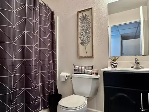 Bath - 6867 Stratham, Temperance, MI 48182 photo 8 of 8