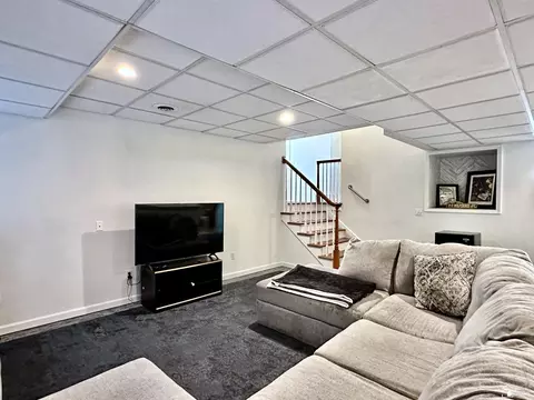 Living - 6867 Stratham, Temperance, MI 48182 photo 10 of 11