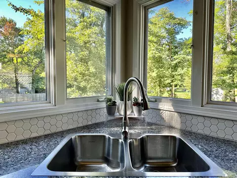 Kitchen - 6867 Stratham, Temperance, MI 48182 photo 5 of 6