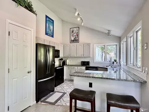 Kitchen - 6867 Stratham, Temperance, MI 48182 photo 1 of 6