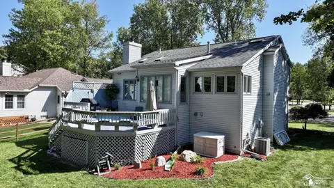 Exterior - 6867 Stratham, Temperance, MI 48182 photo 5 of 11