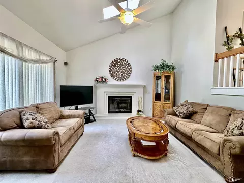 Living - 6867 Stratham, Temperance, MI 48182 photo 3 of 11