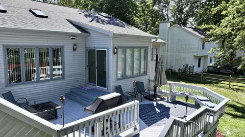 Exterior - 6867 Stratham, Temperance, MI 48182 photo 8 of 11