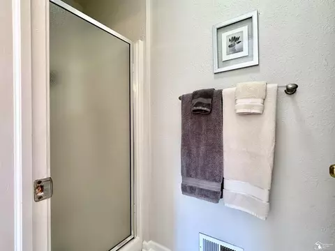 Bath - 6867 Stratham, Temperance, MI 48182 photo 4 of 8