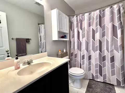 Bath - 6867 Stratham, Temperance, MI 48182 photo 5 of 8