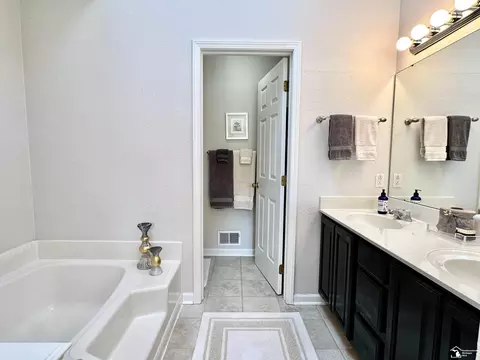 Bath - 6867 Stratham, Temperance, MI 48182 photo 1 of 8