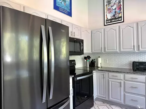 Kitchen - 6867 Stratham, Temperance, MI 48182 photo 3 of 6