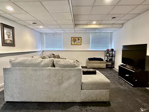 Living - 6867 Stratham, Temperance, MI 48182 photo 8 of 11