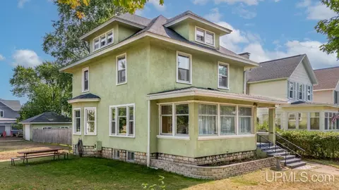 403 S 7th, Escanaba, MI 49829