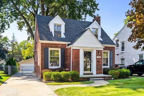 1883 Oxford, Grosse Pointe Woods, MI 48236